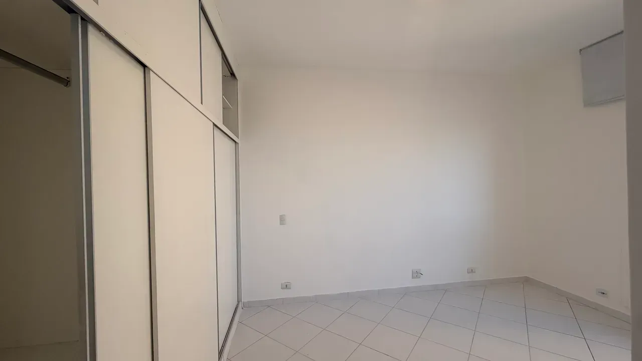 4-bedroom apartment with glassed-in balcony and 2 parking — photo 12