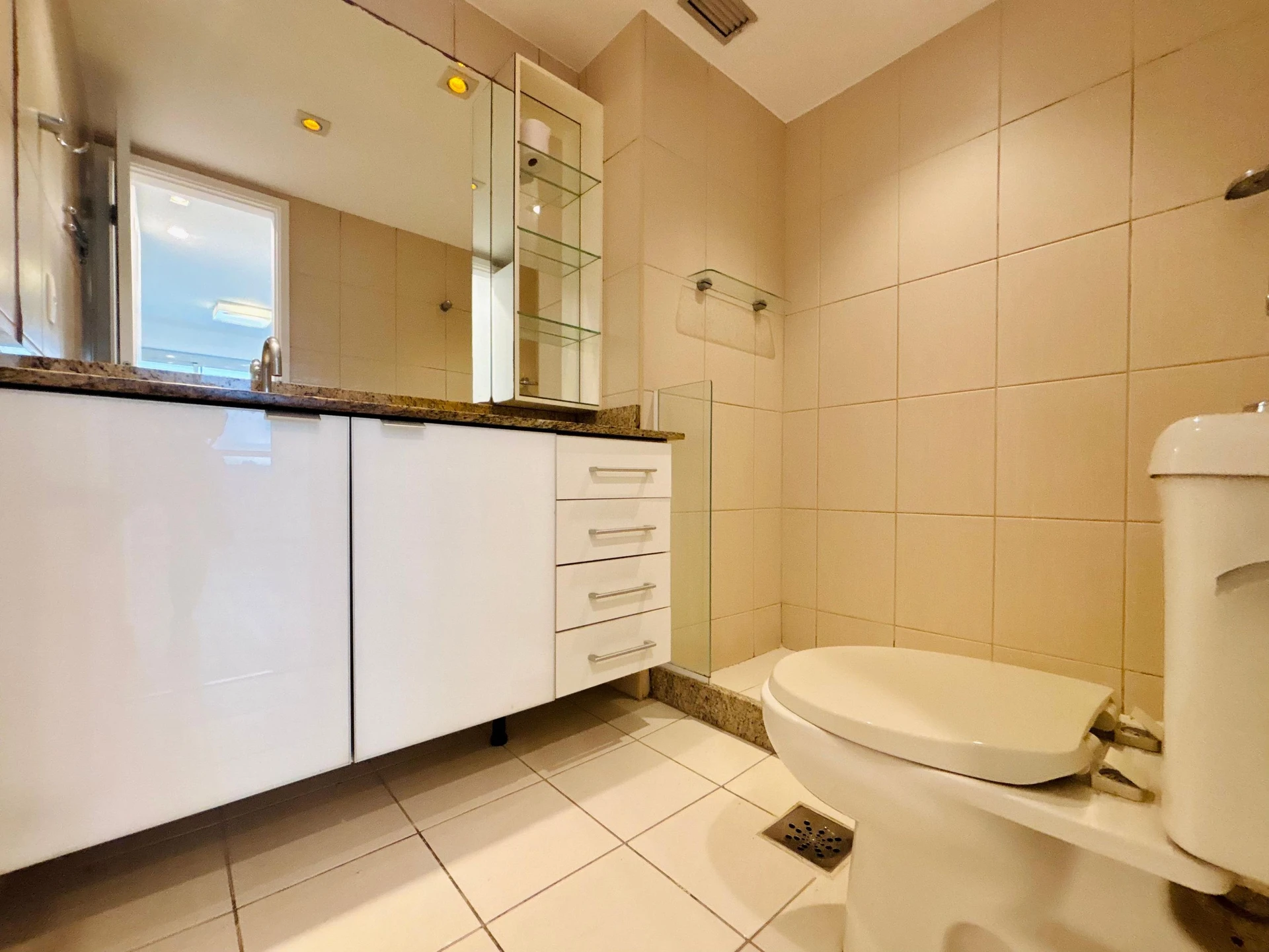 3-bedroom apartment in a building with a sauna — photo 41