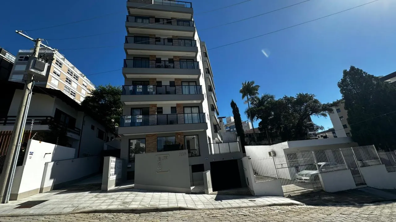 Unfurnished 29 m² studio with a gas kitchenette corner