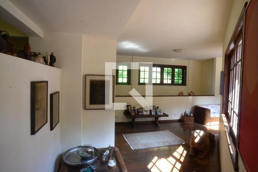 Casa para aluguel com 6 quartos e suítes