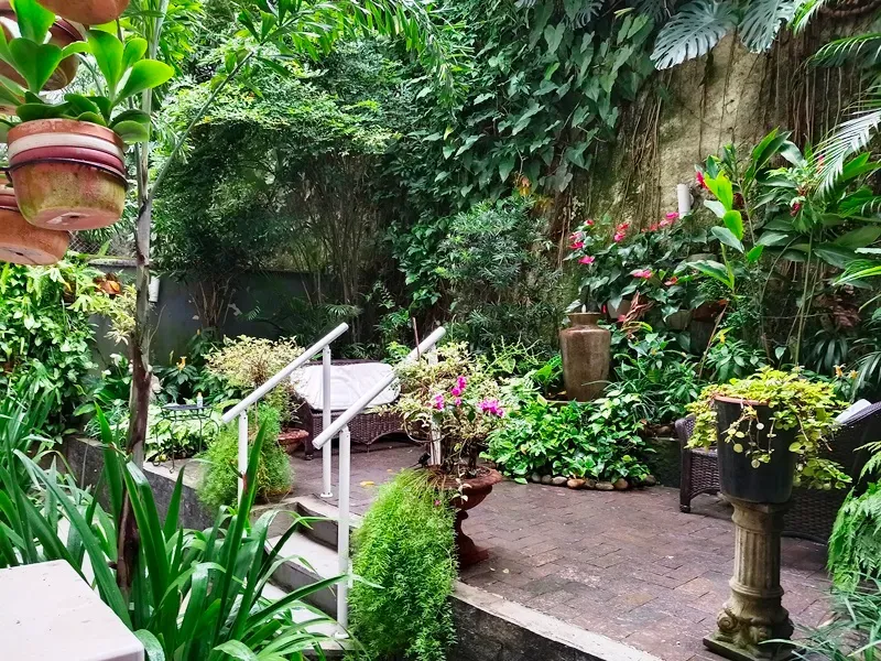 Apartment with 4 bedrooms and a enclosed glass balcony — photo 19