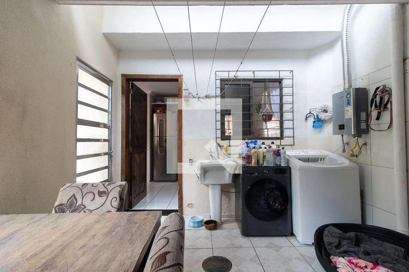 3-bedroom house with a bathtub in Curitiba — photo 40