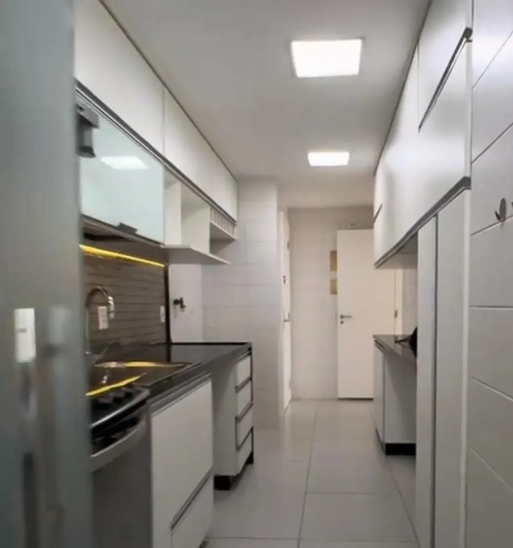 Apartamento com 4 quartos e cozinha fechada a gás — photo 28
