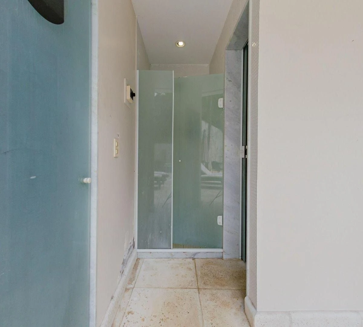 Furnished house with 6 bedrooms and 690 m² — photo 46