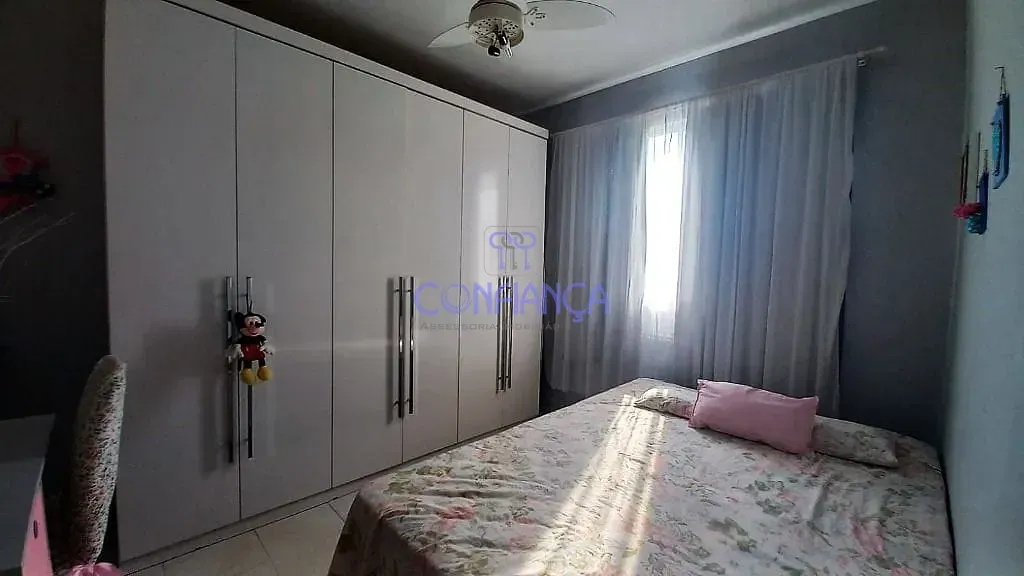 Apartamento com 2 dormitórios e mesa de trabalho — photo 18