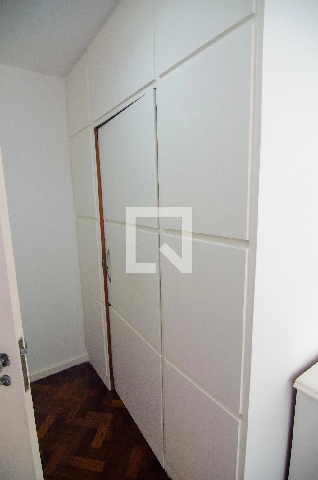 Furnished apartment, 166 m², with floor-to-ceiling windows — photo 36