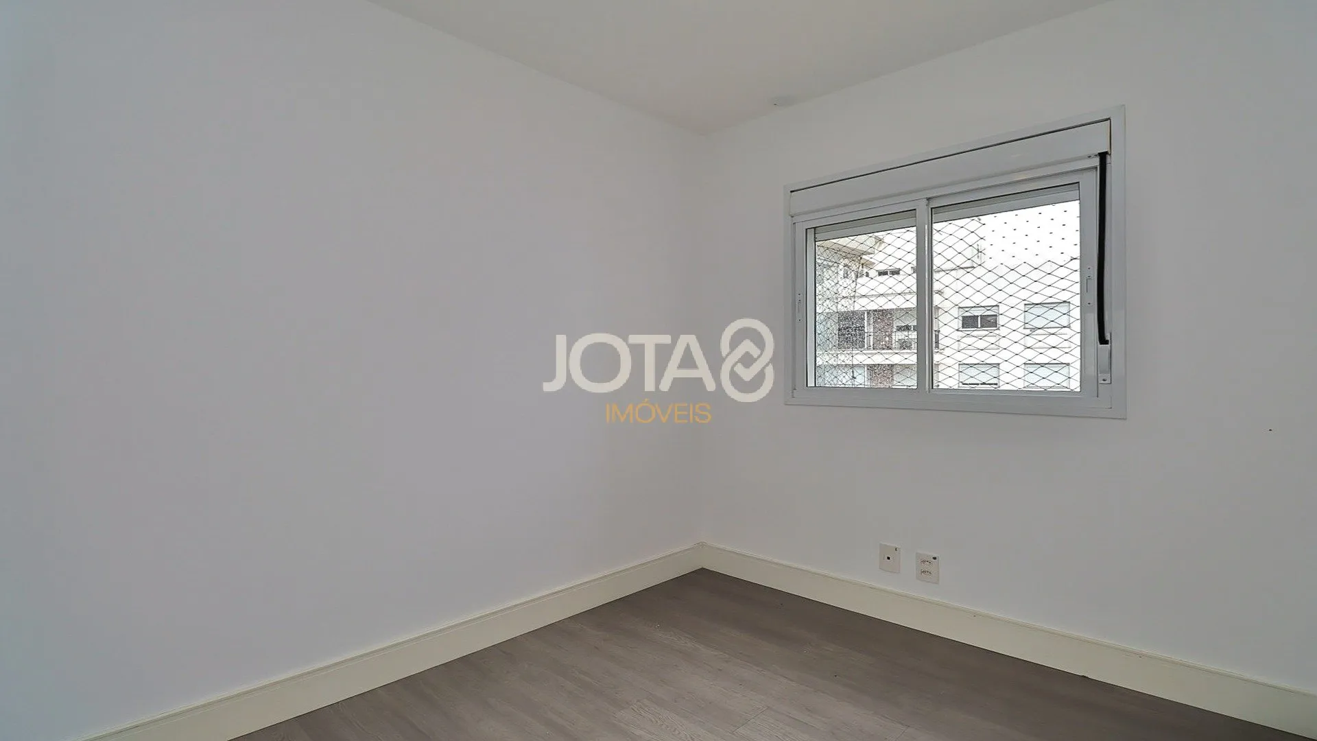 Apartment with 4 bedrooms and a private BBQ — photo 21
