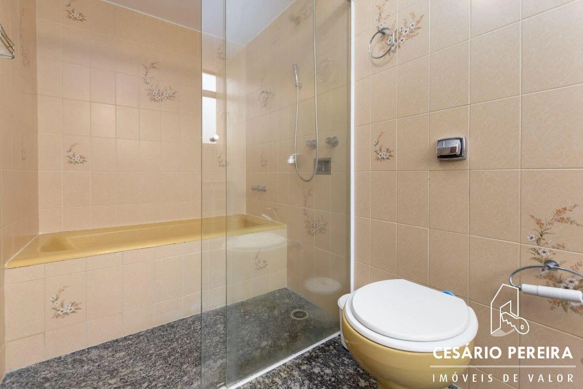 Furnished apartment, 215 m², with a bathtub — photo 26
