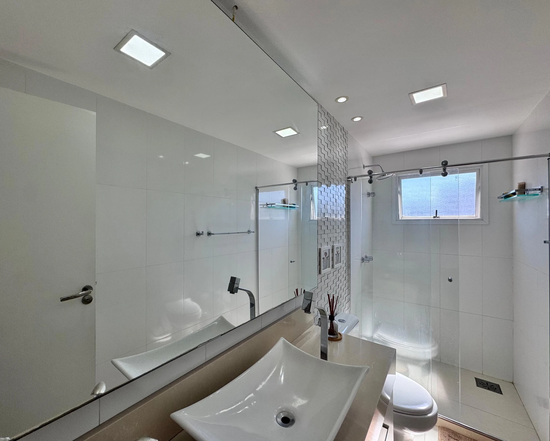 Furnished apartment with 3 bedrooms and 2 parking spaces — photo 34