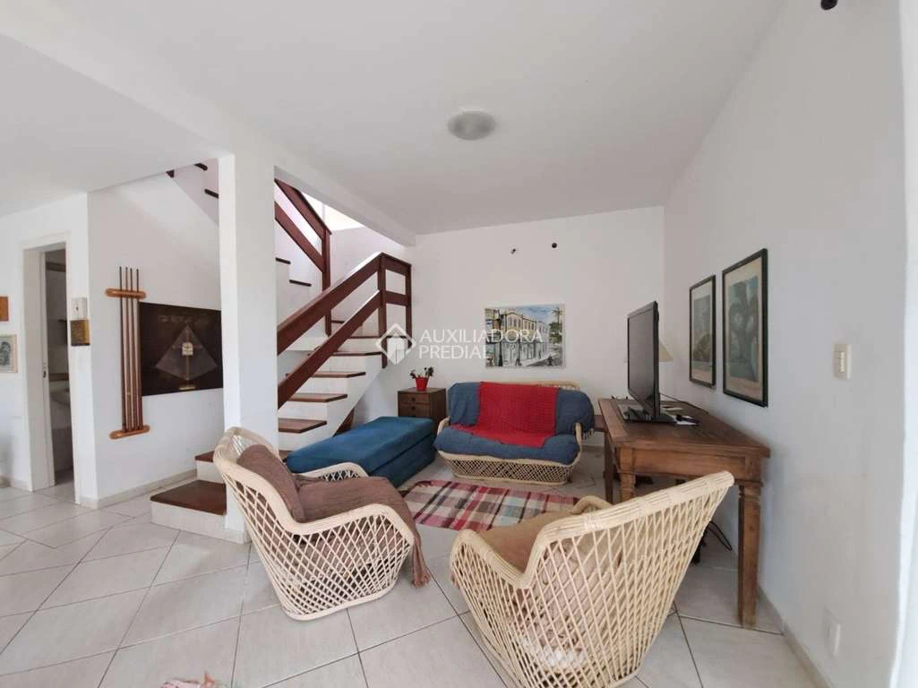 Casa com cozinha aberta e 272 m² — photo 2