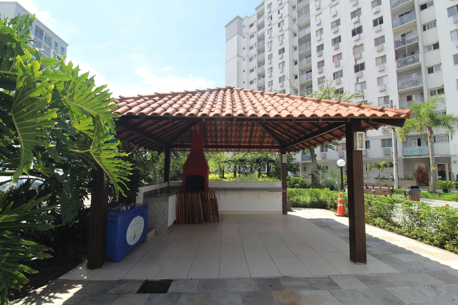Furnished 2-bedroom apartment with a balcony — photo 3