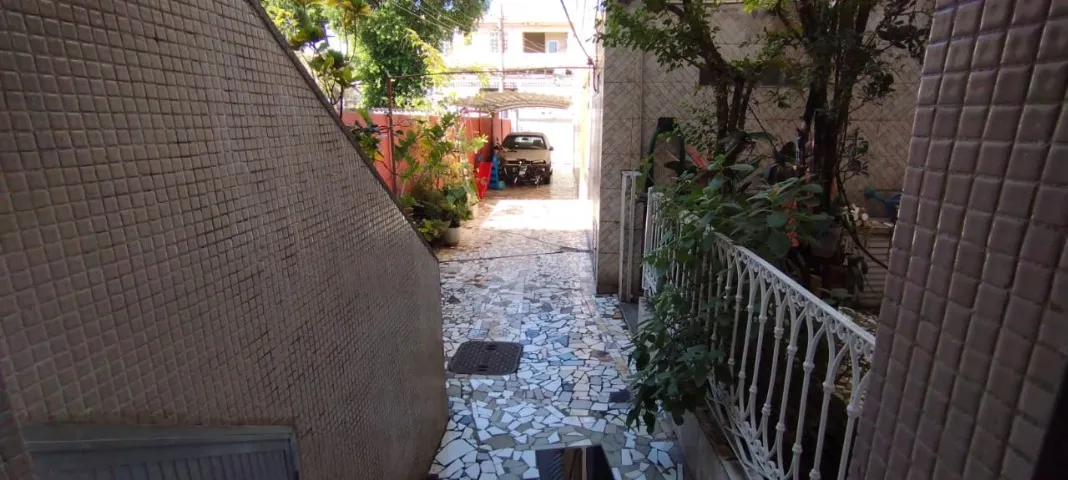 Unfurnished 3-bedroom apartment with balcony — photo 18