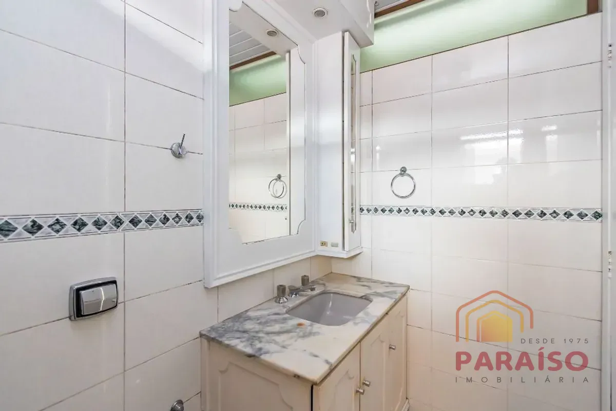 4-bedroom house with a grill on the balcony in Curitiba — photo 35