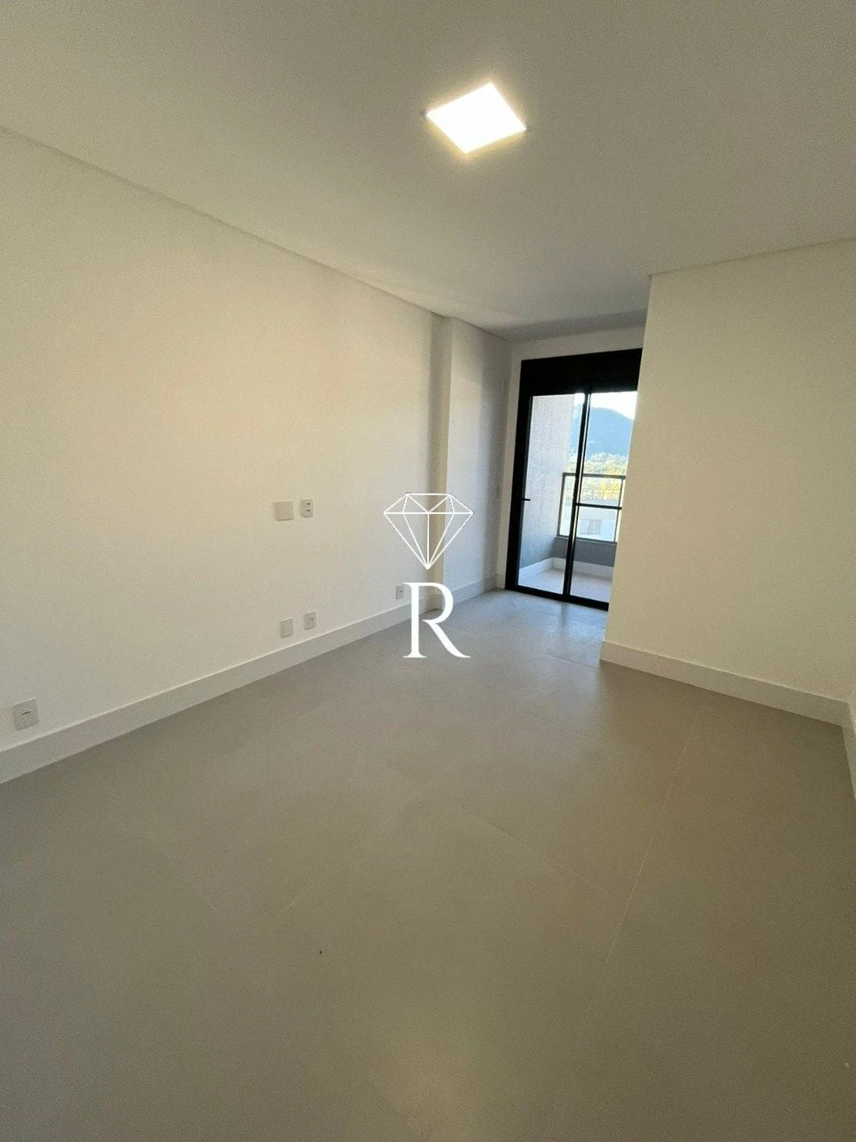 3-bedroom apartment with a grill on the balcony — photo 27