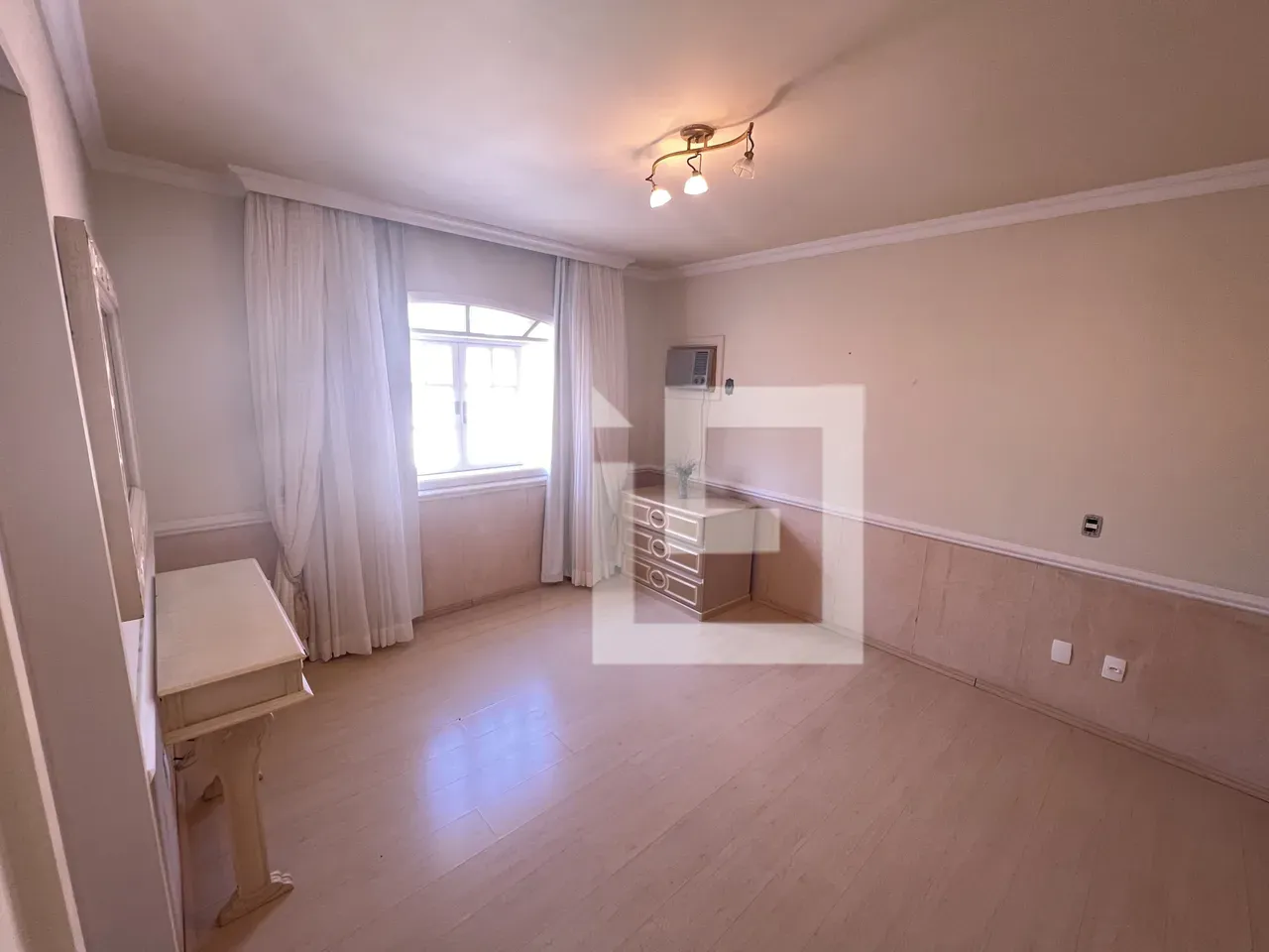 House with 4 suites and 5 parking spaces plus balcony BBQ — photo 32