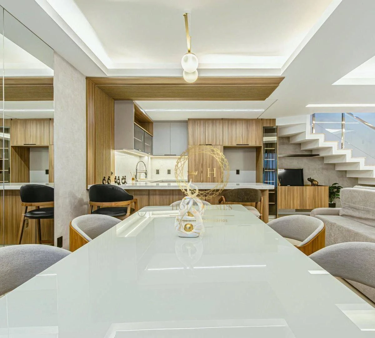 Condo house with a balcony and open-plan kitchen — photo 16