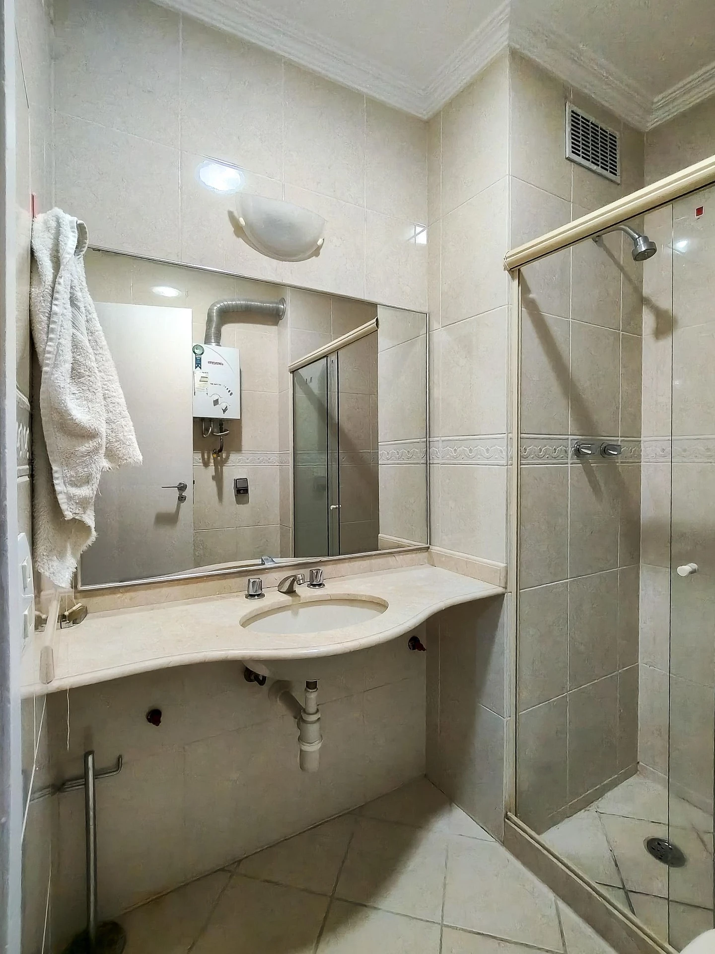 Furnished 4-bedroom apartment with 3 bathrooms — photo 62