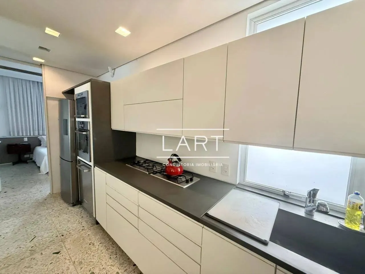Furnished 2-bedroom apartment with 3 bathrooms — photo 14