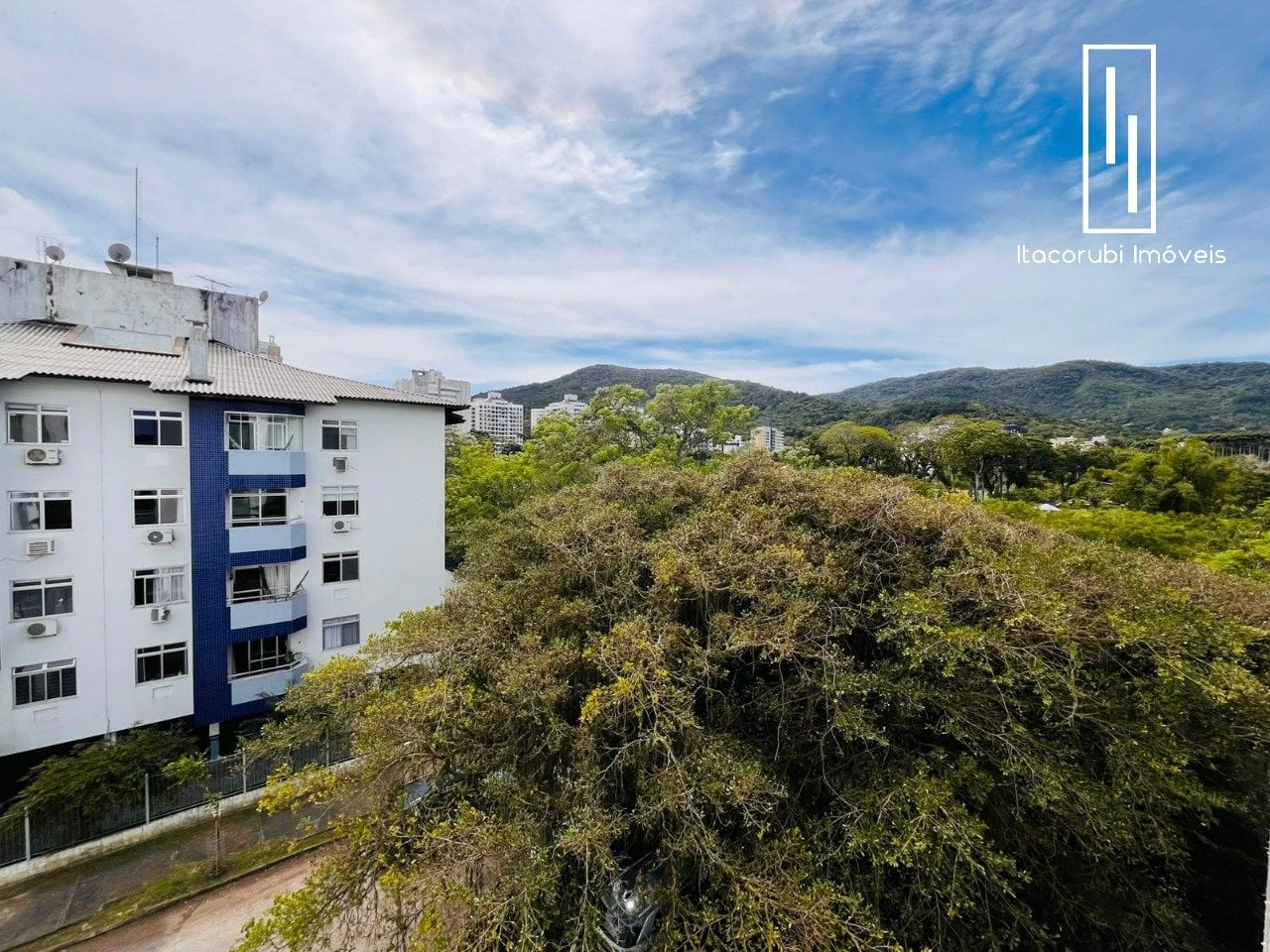 2-bedroom apartment with a mountain view — photo 9