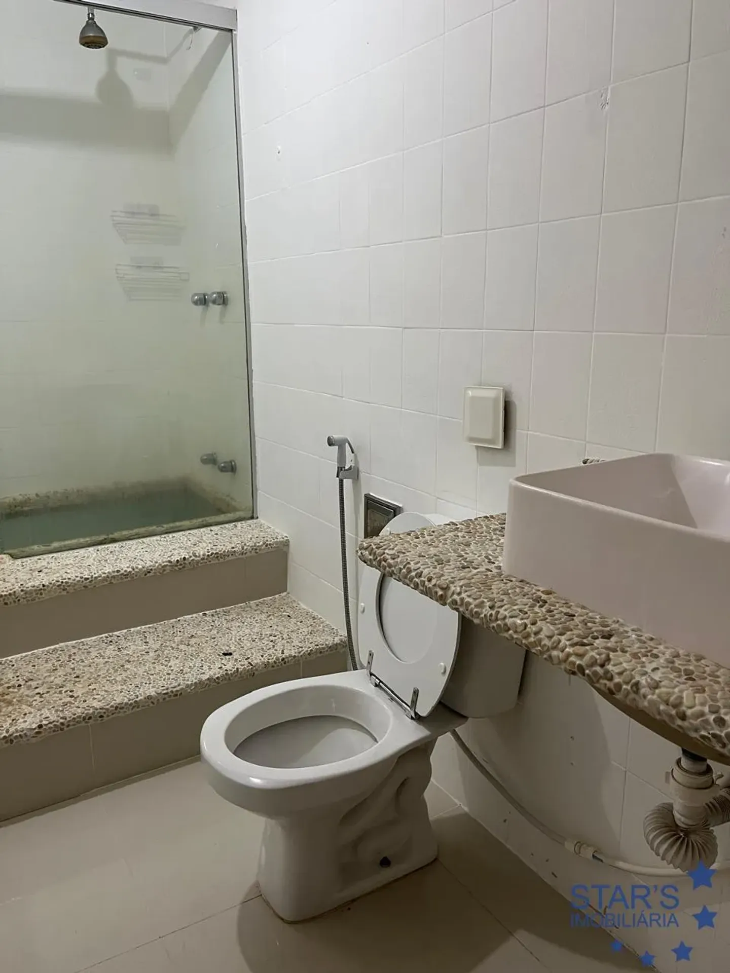 Apartment on the 4th floor with wood or laminate floors — photo 7