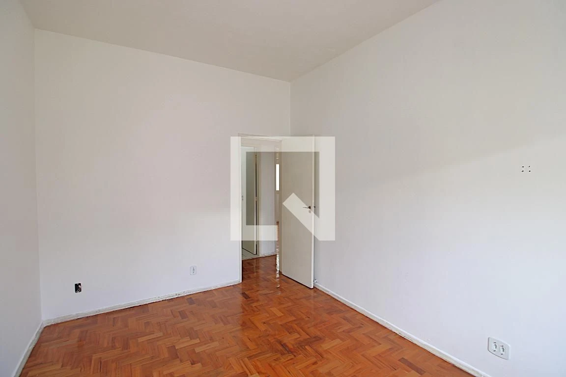House with no parking, 2 bedrooms and 1 bathroom — photo 4