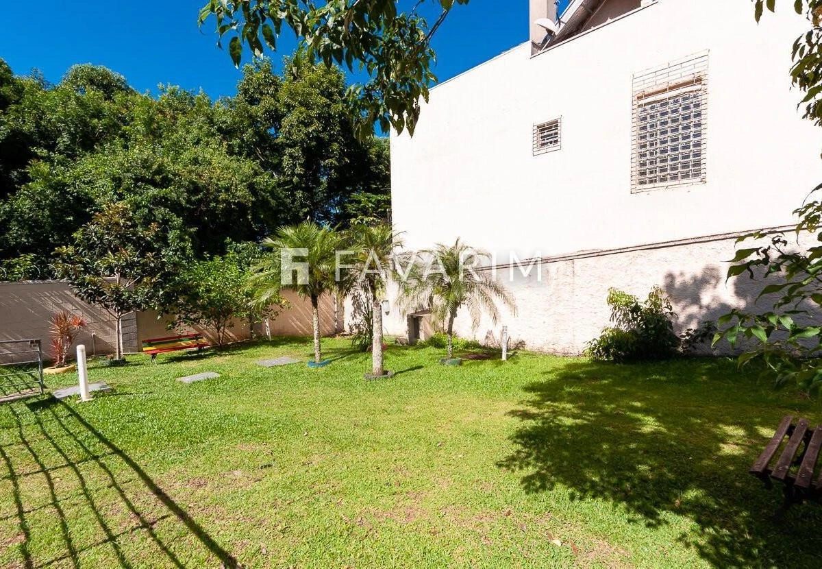 3-bedroom apartment in a building with a pool — photo 21