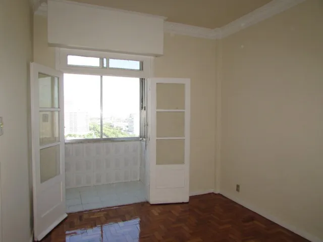 Apartment, 52 m², with wood or laminate floors — photo 5