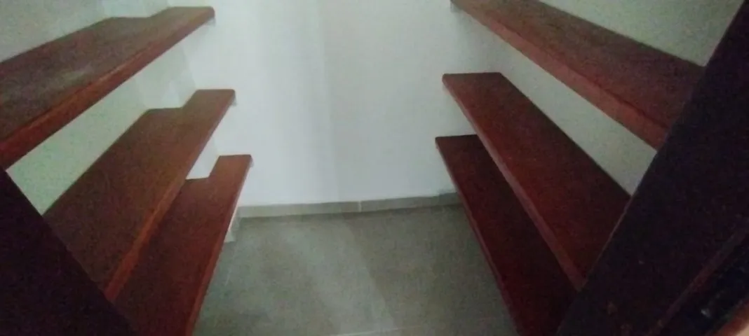 Unfurnished 3-bedroom apartment with balcony — photo 20