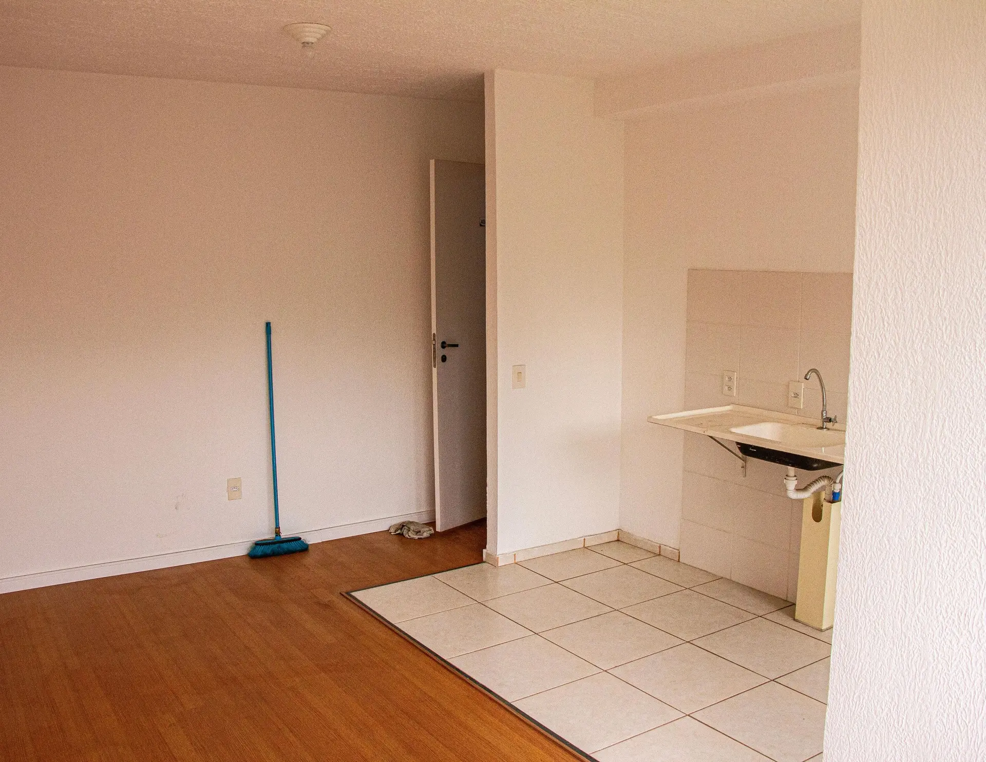 2-bedroom apartment with a closed-off kitchen