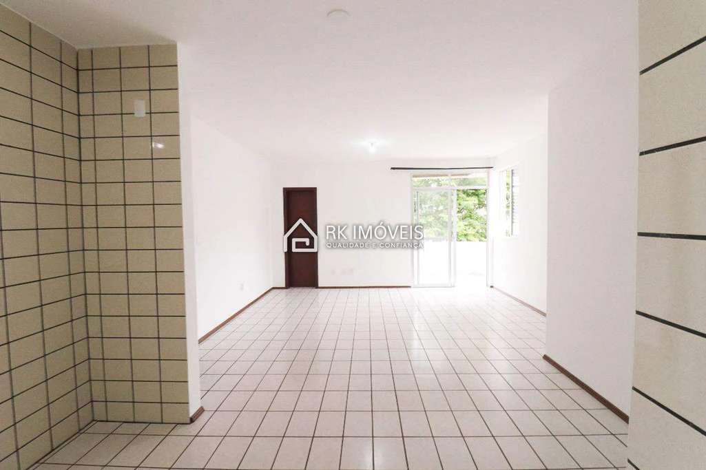 Apartamento de 2 dormitorios con 2 baños, 100 m² y 1 plaza — photo 2