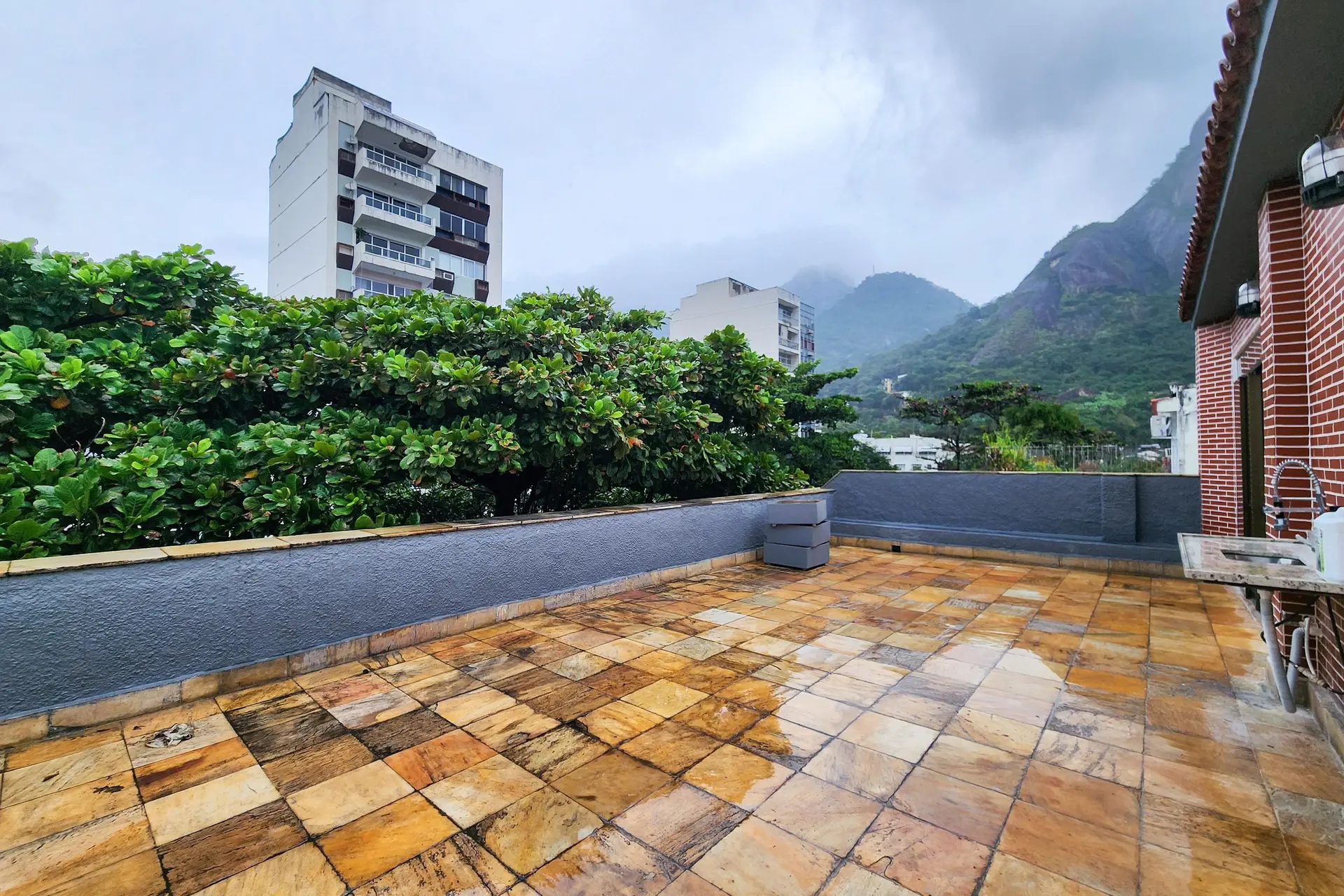 5-bedroom apartment with a mountain view in Rio de Janeiro — photo 7