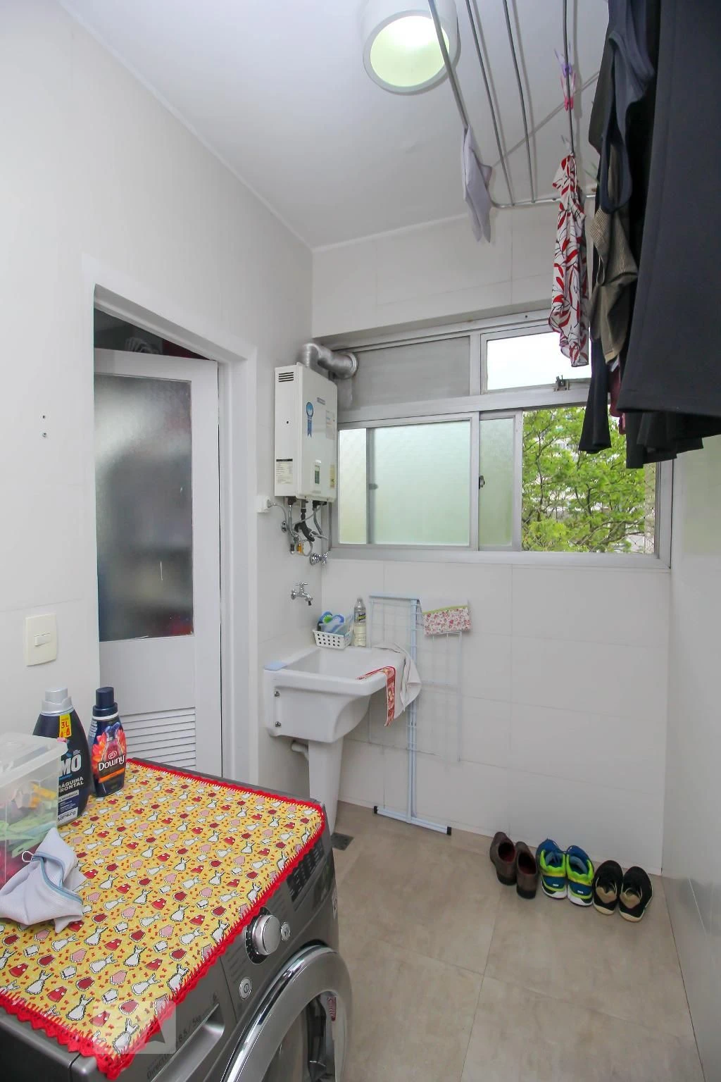 3-bedroom apartment with a glass-enclosed balcony — photo 28
