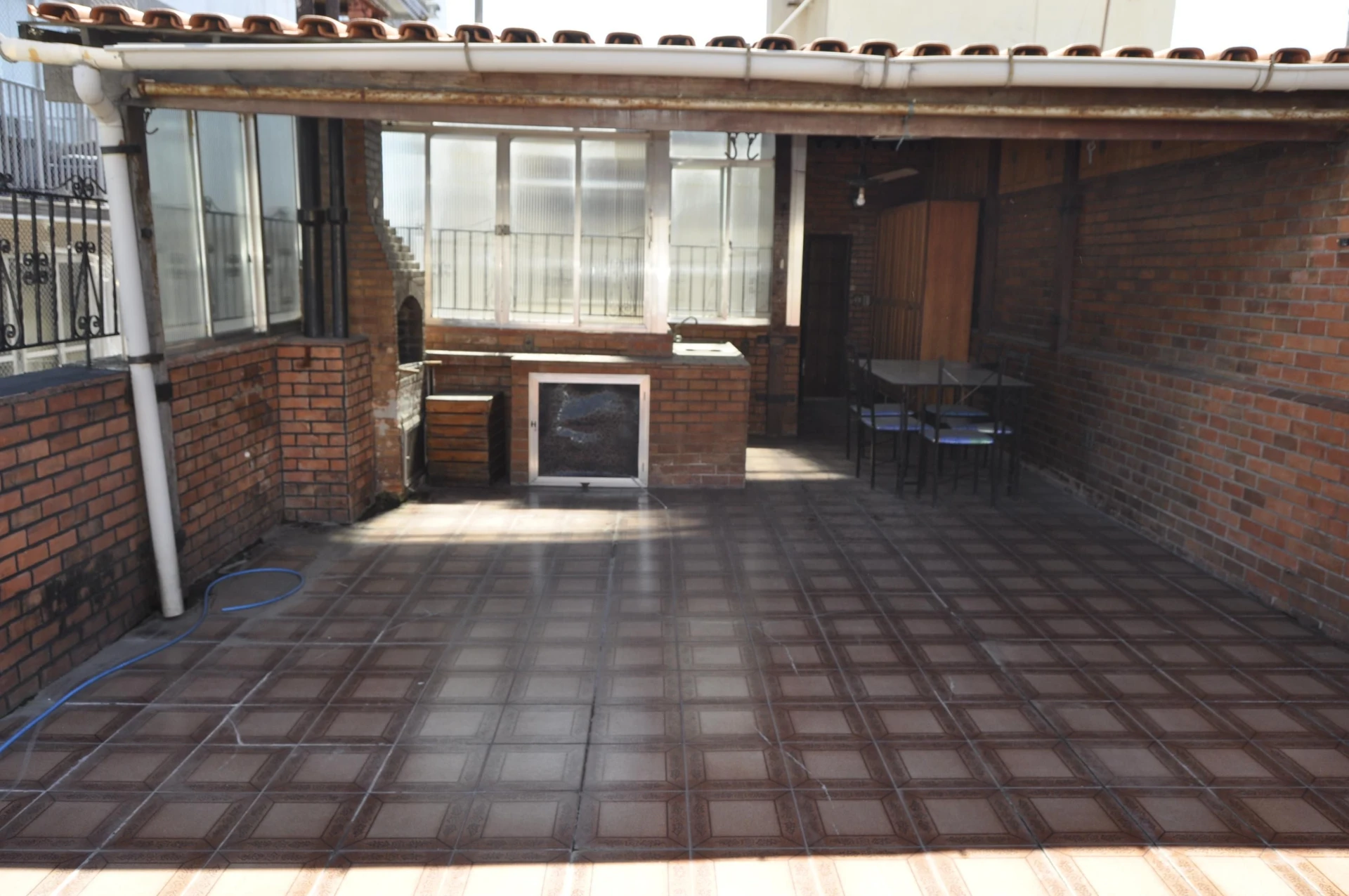 Unfurnished apartment with 2 bedrooms and private garden — photo 11