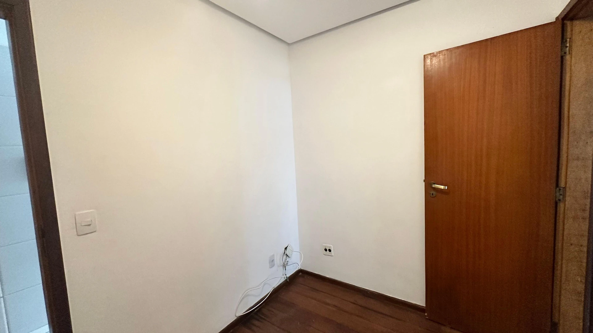 Apartment with built-in wardrobes and a balcony — photo 16