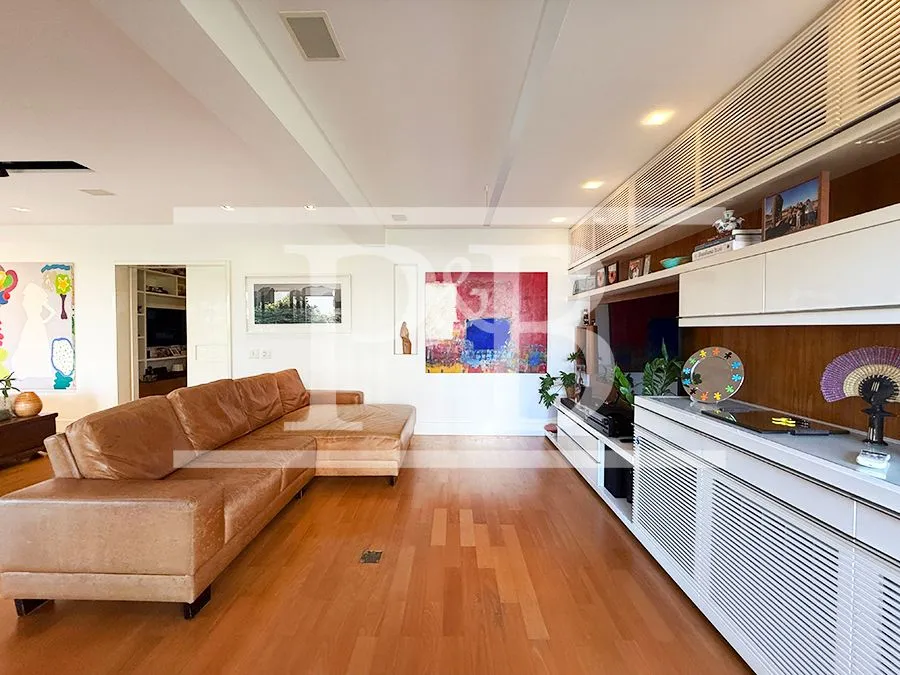 Apartamento de 3 dormitórios com 240 m² e 3 vagas — photo 10