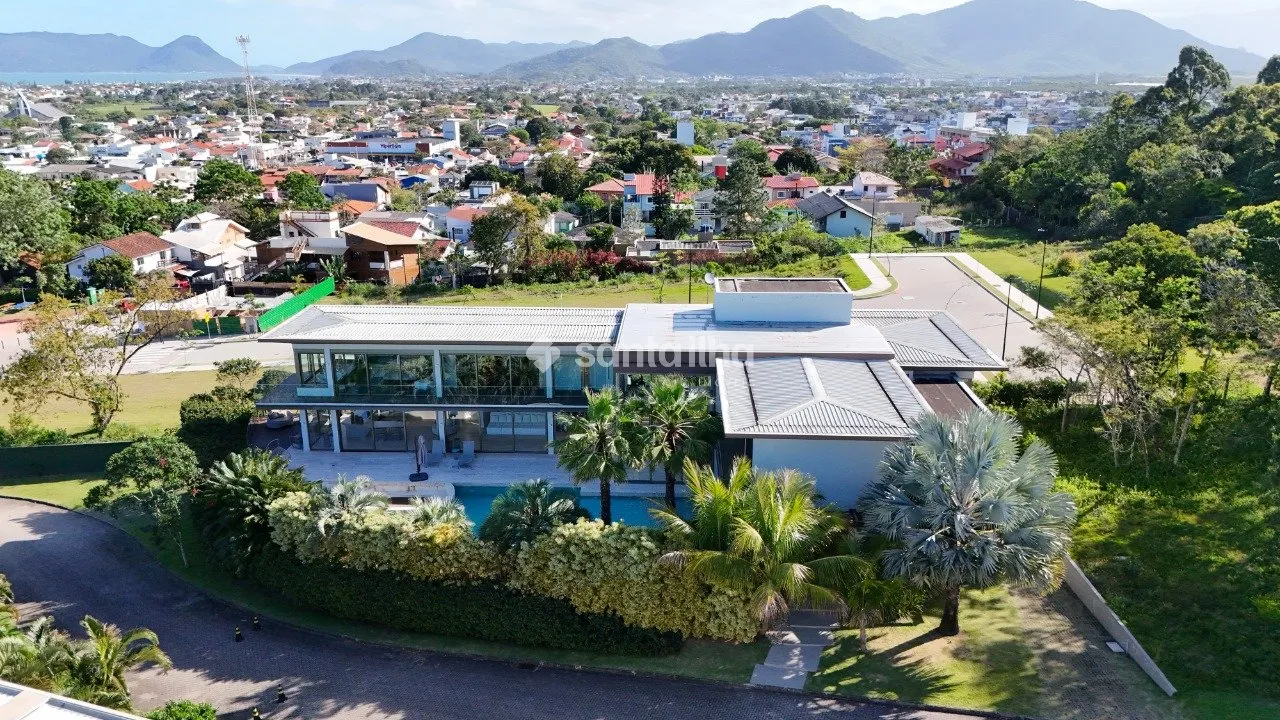 House with 6 en-suite bedrooms and 8 bathrooms, 1350 m² — photo 24
