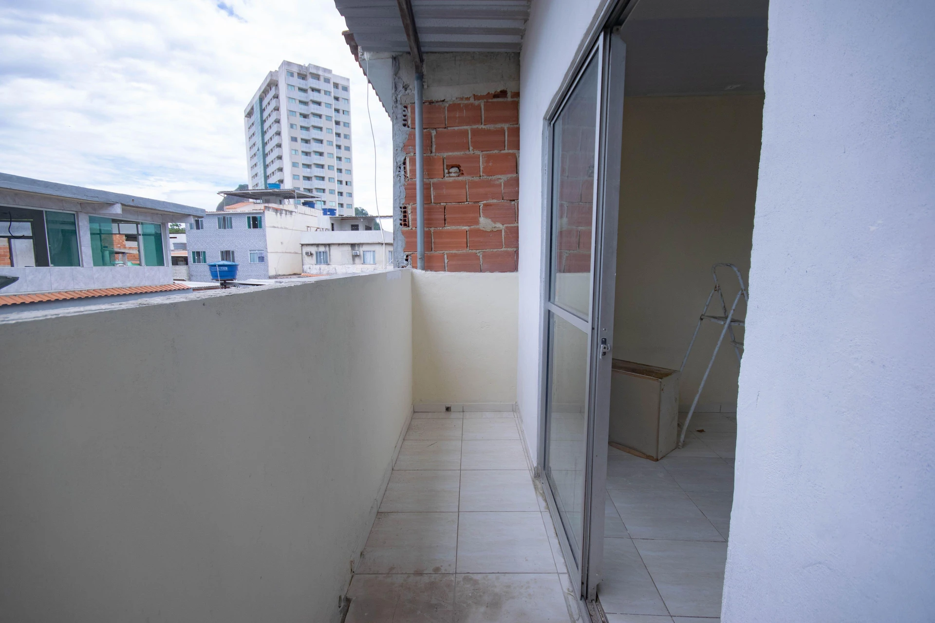 Unfurnished studio with 1 bedroom, balcony and 1 bath