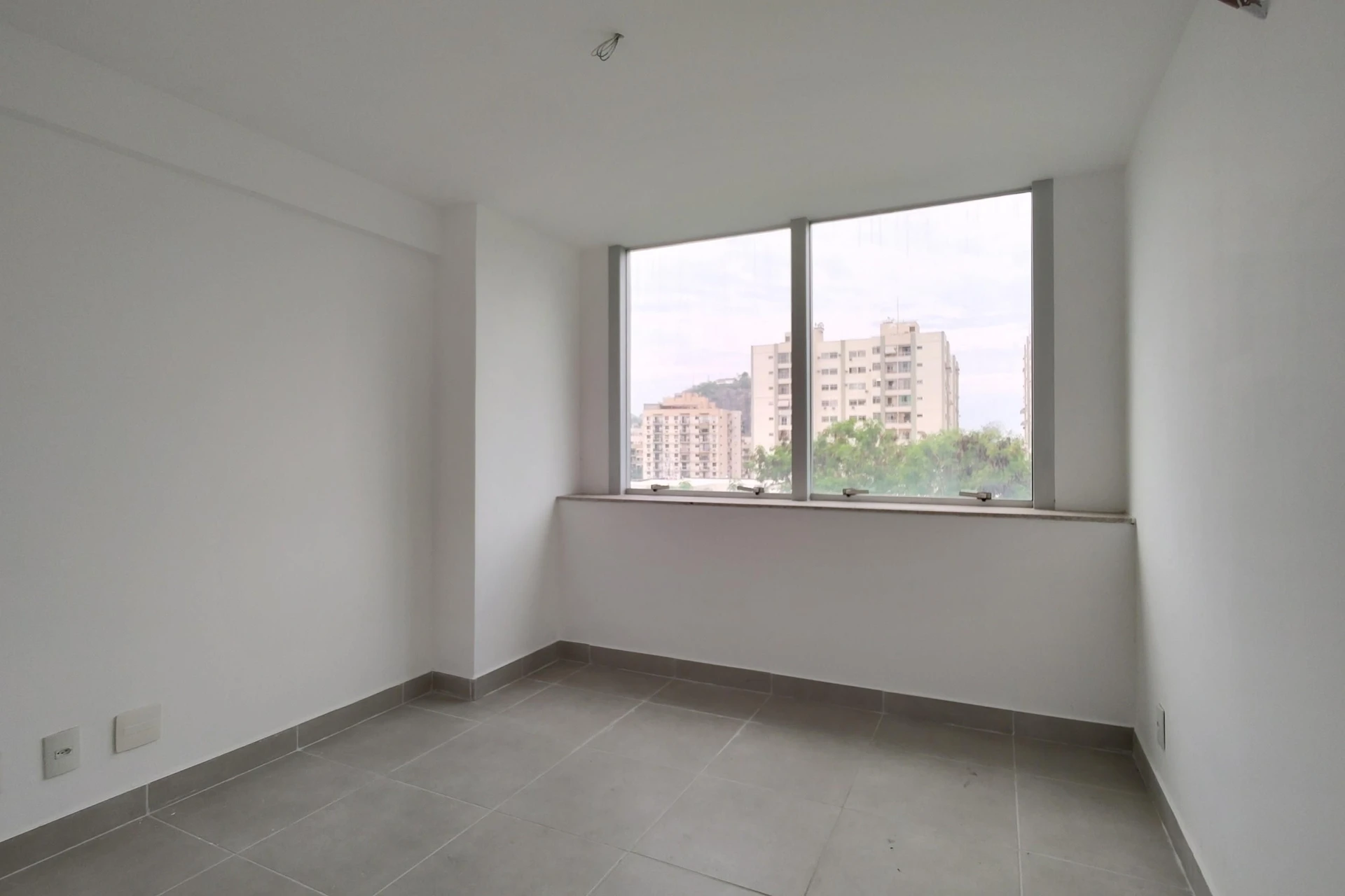 1-bedroom apartment with an open-plan kitchen and parking — photo 14