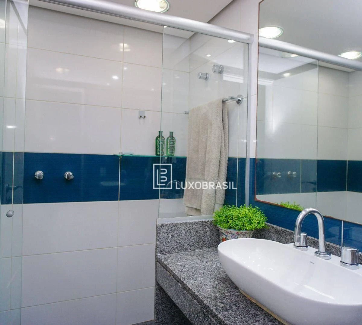 Apartamento mobiliado com varanda envidraçada e 4 quartos — photo 16