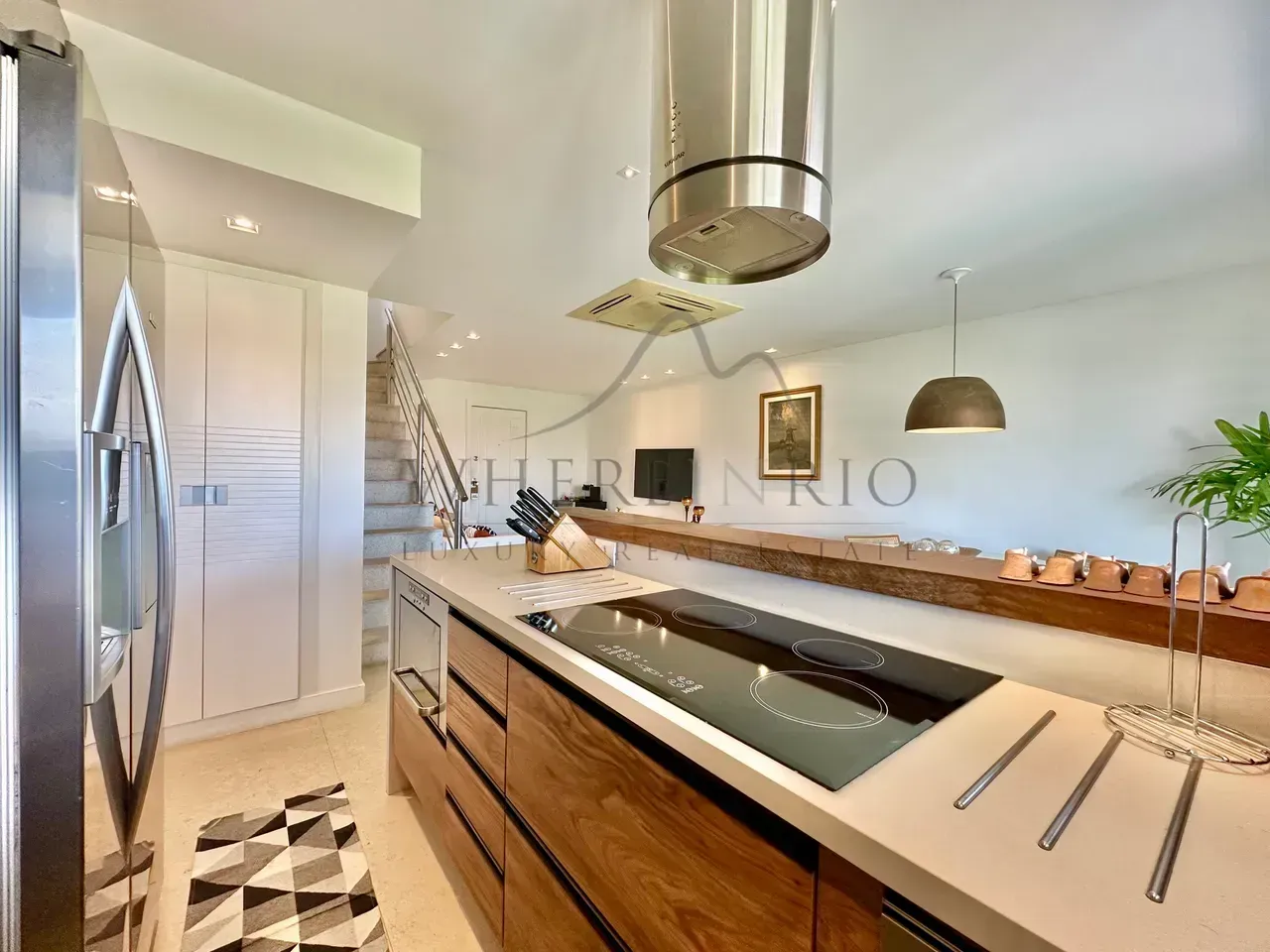 3-bedroom penthouse with 3 bathrooms — photo 2