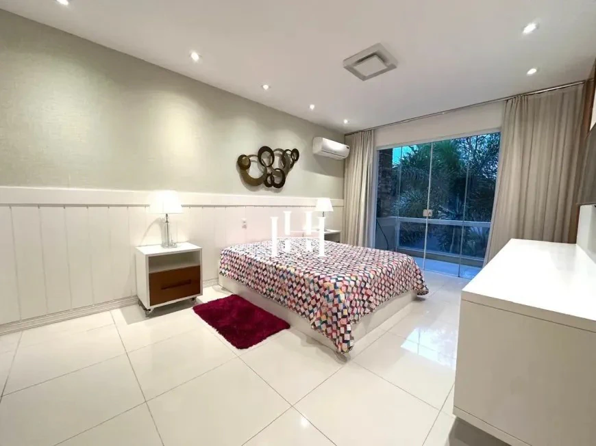 Furnished house with 7 bedrooms, 5 en-suites, 750 m² — photo 14