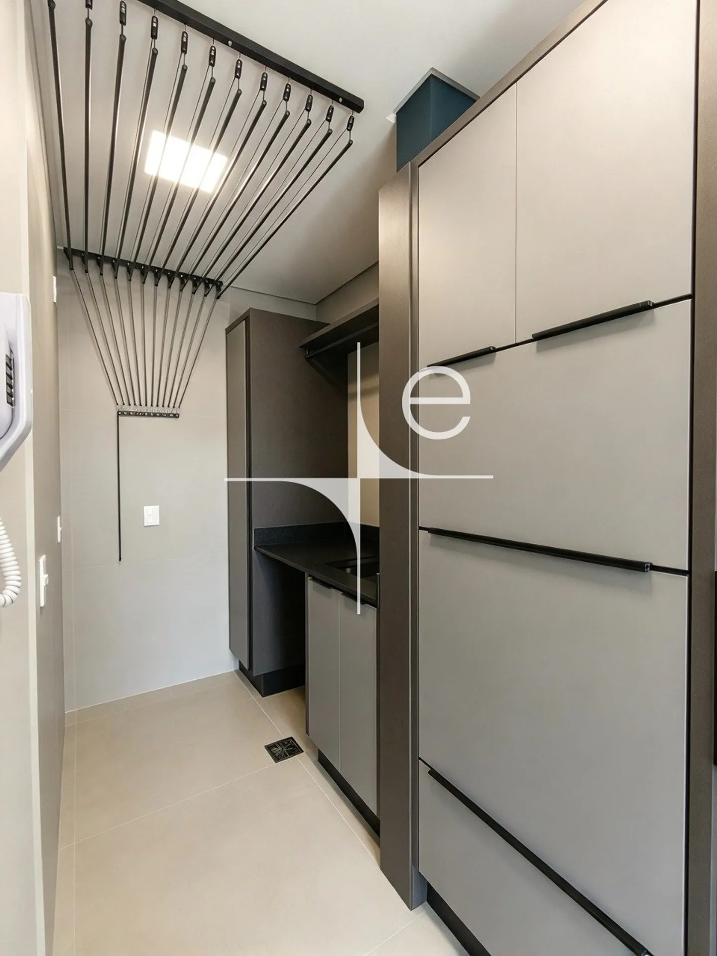 Glass-enclosed balcony in a 3-bedroom apartment, 150 m² — photo 24