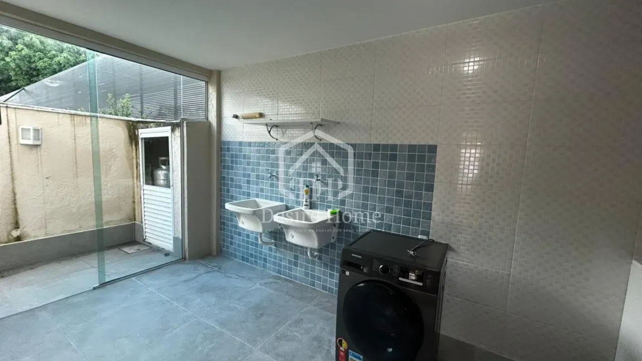 House with 4 bedrooms and an open-plan kitchen — photo 26