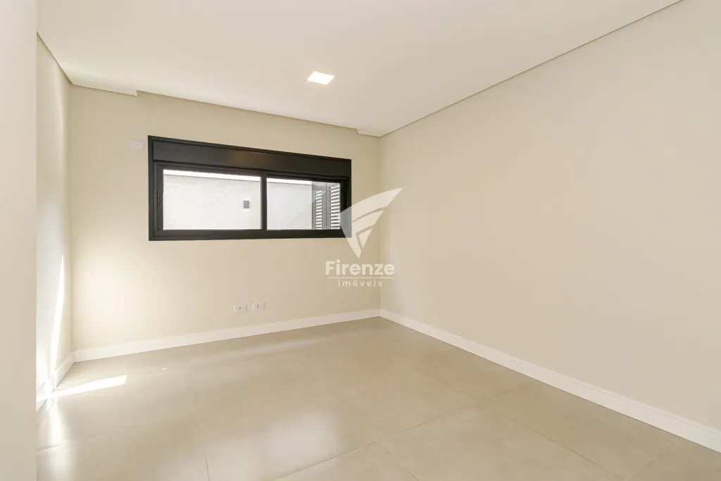 Furnished house with 4 bedrooms and 320 m² — photo 9