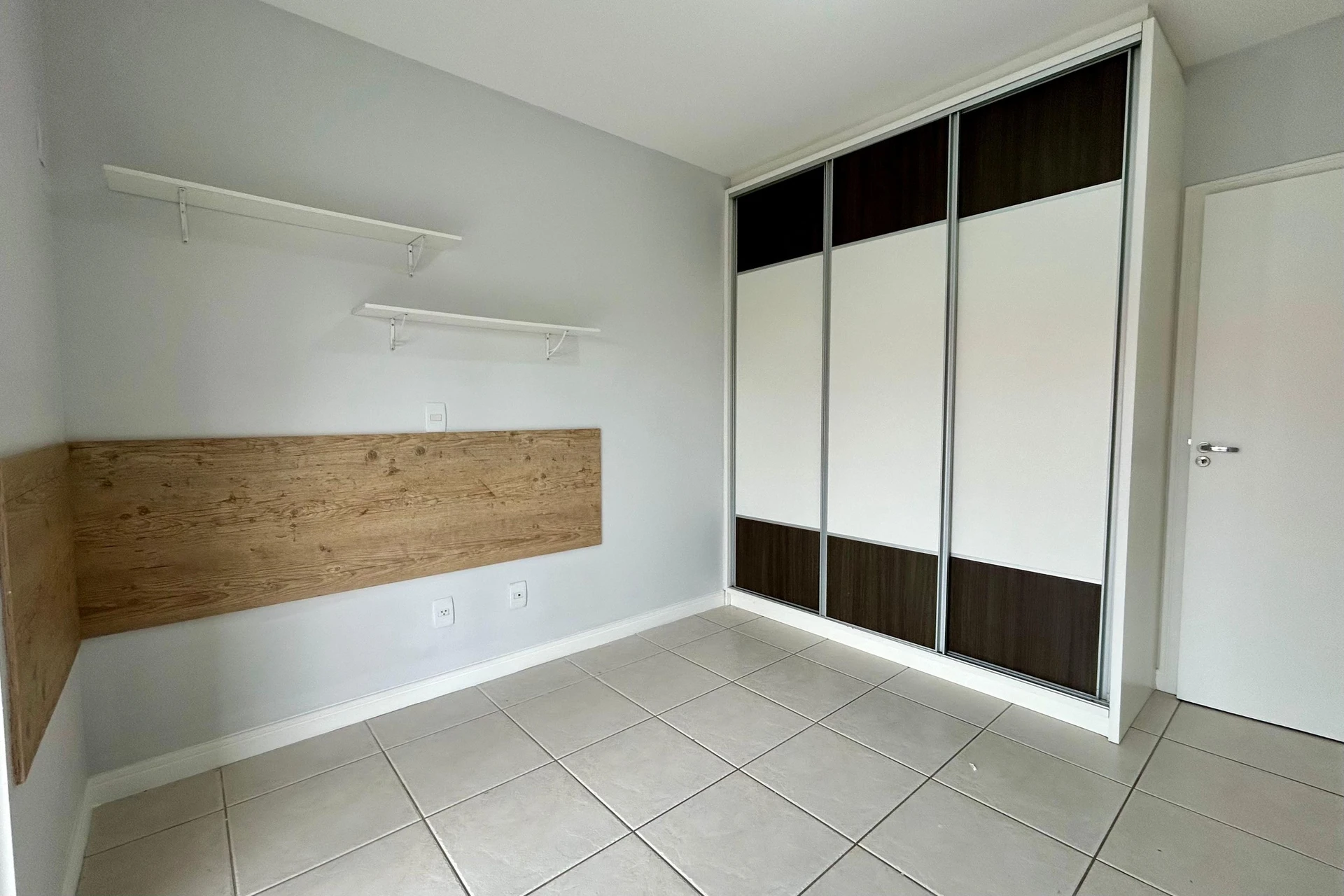 2-bedroom apartment in a building with a gym — photo 29