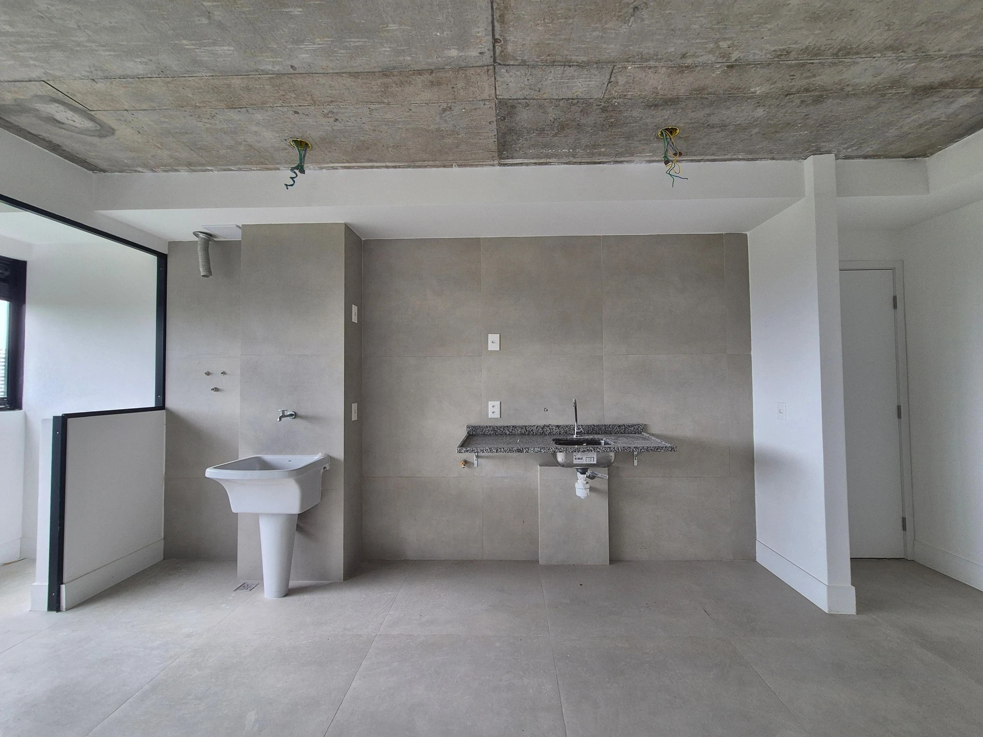 3-bedroom apartment with a mountain view — photo 2