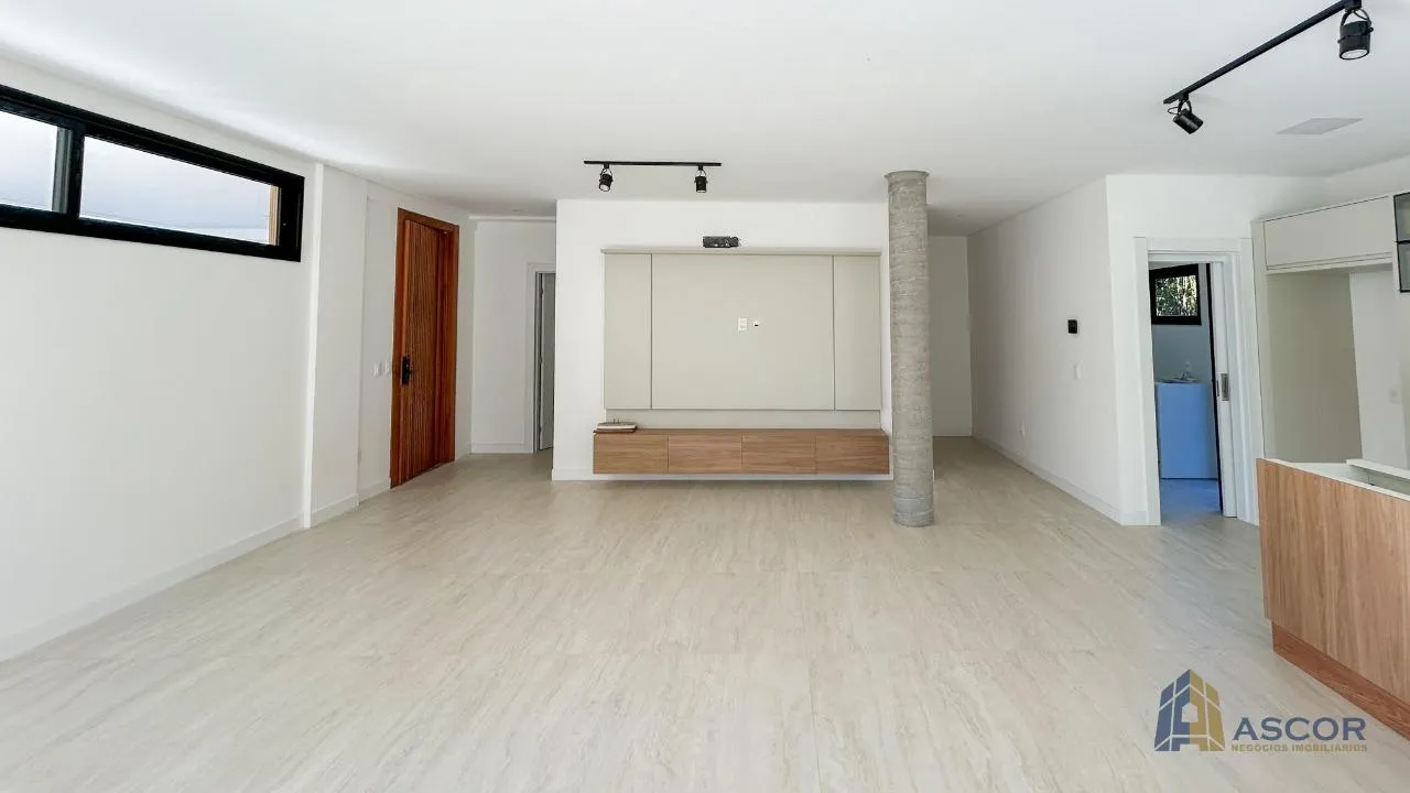 Garden in a 4-bedroom house, 250 m² — photo 3
