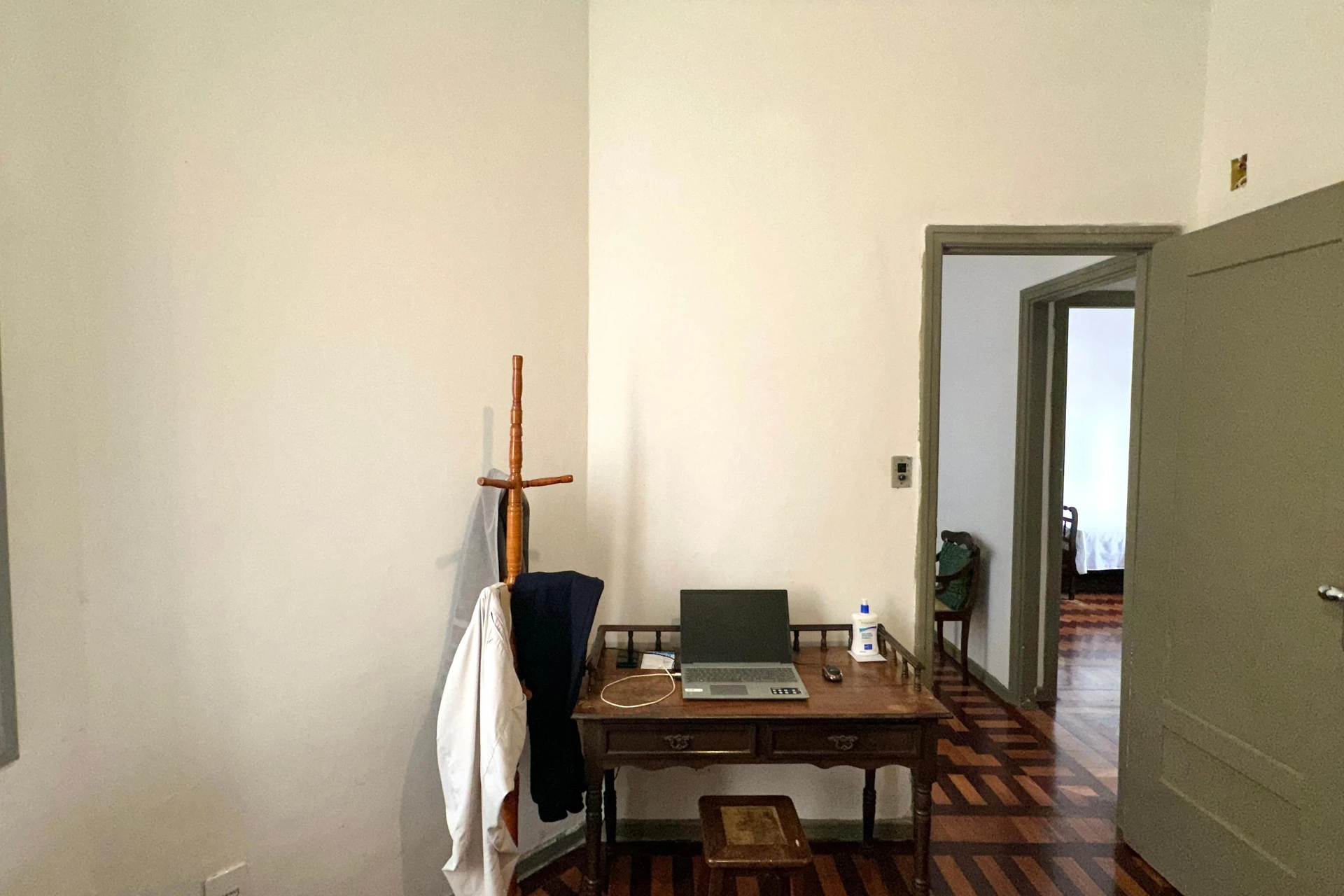 Furnished apartment with 3 bedrooms and a balcony — photo 28