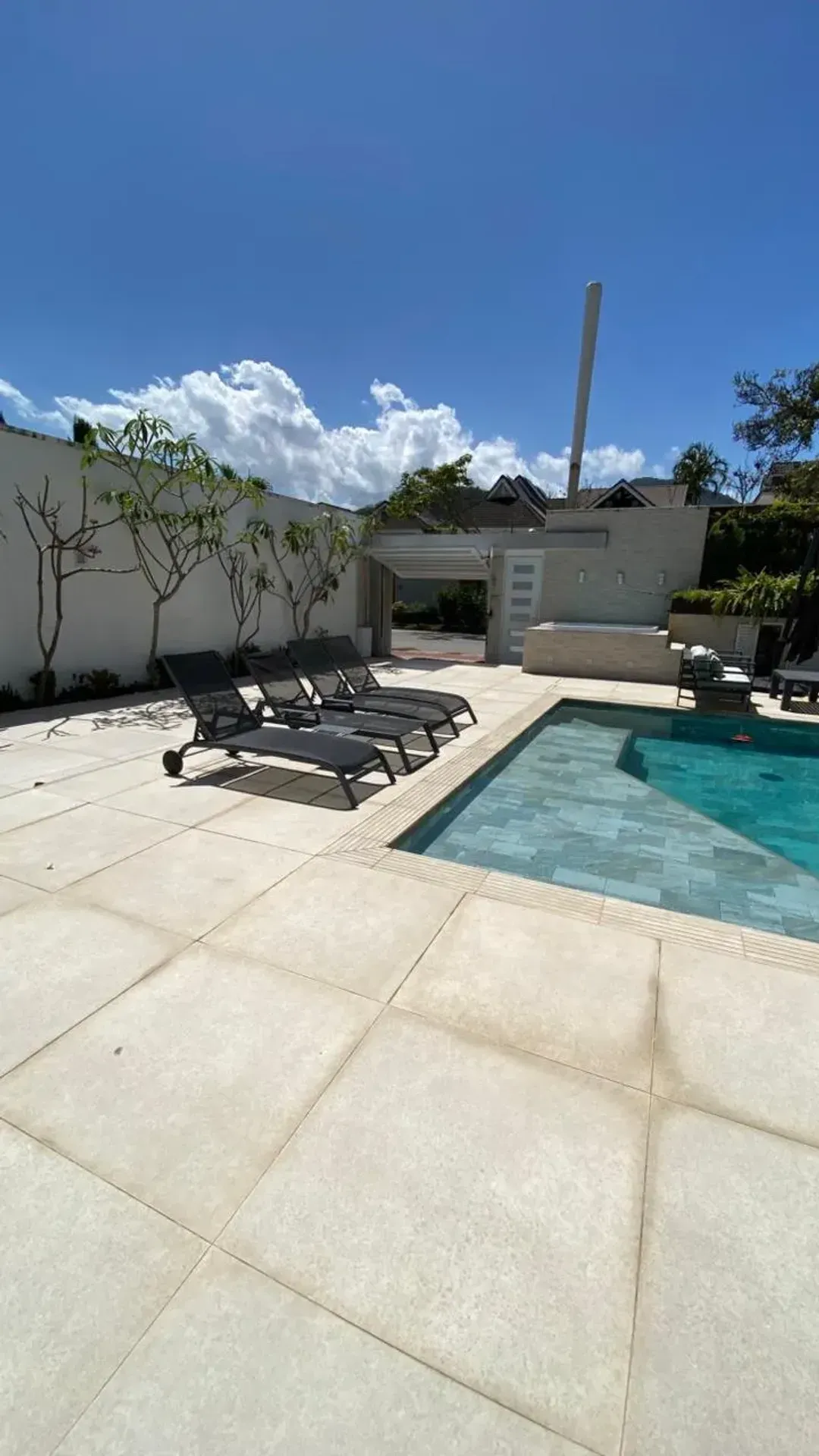 Rental house with 4 bedrooms, 5 bathrooms and 380 m² — photo 3