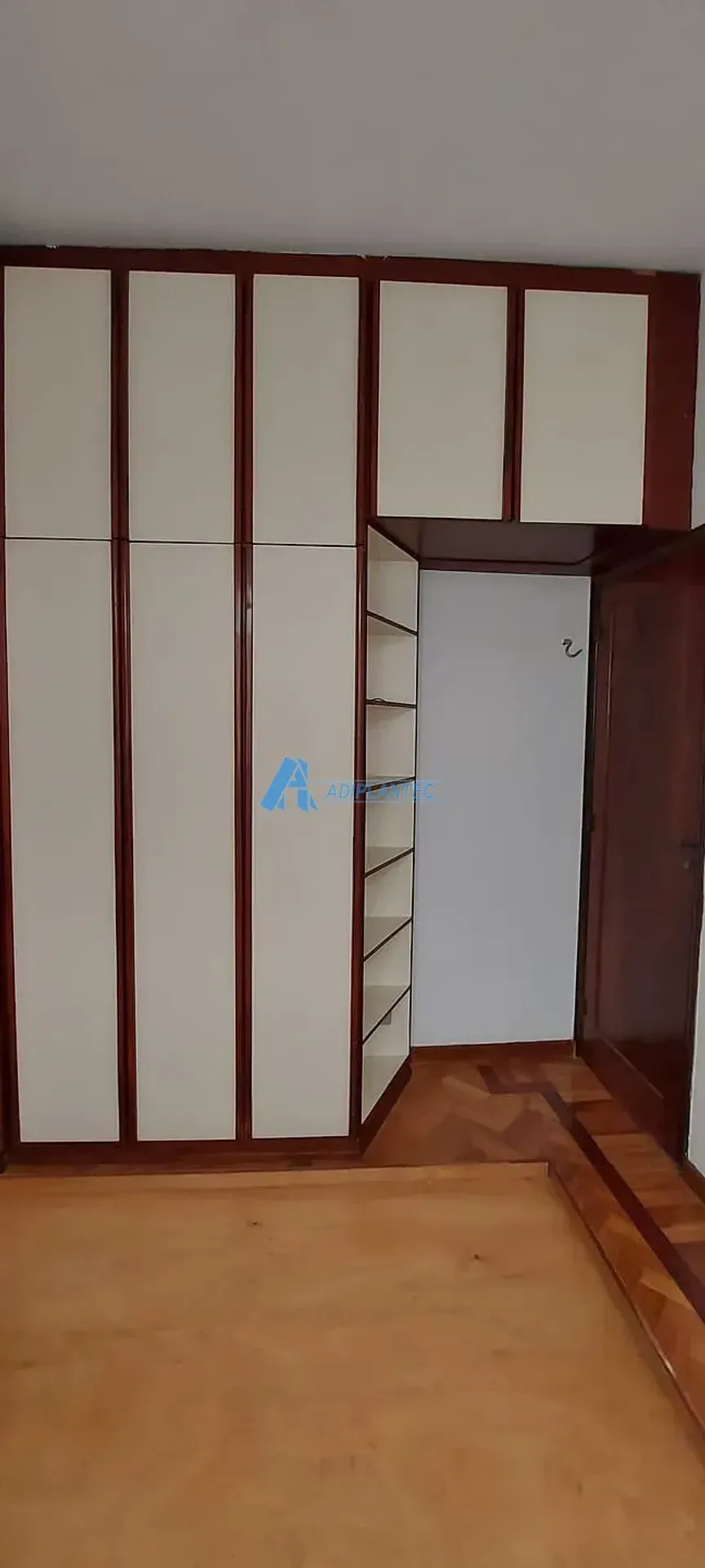 Apartment, 50 m², with wood or laminate floors — photo 4